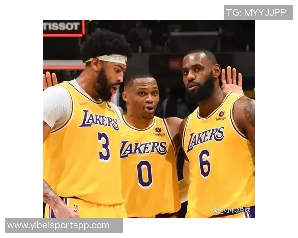 卡梅隆托马斯表现亮眼16分钟内贡献8分2板4助引关注